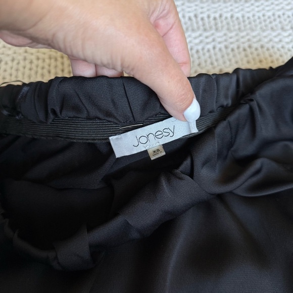 Jonesy Classic Black Off-Shoulder Satin and Lace Women’s Blouse XS - Picture 4 of 7